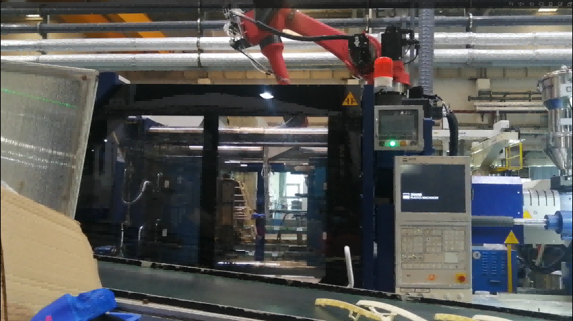 robot aork with molding machine robot aork with molding machine